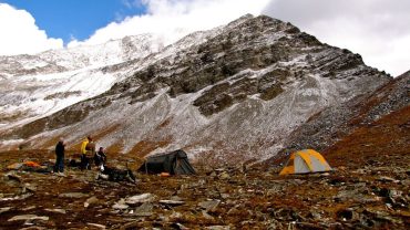 🏔️ रूपकुंड ट्रेक – हिमालय की गोद में छिपी एक रहस्यमयी यात्रा