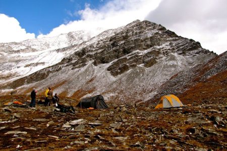 🏔️ रूपकुंड ट्रेक – हिमालय की गोद में छिपी एक रहस्यमयी यात्रा