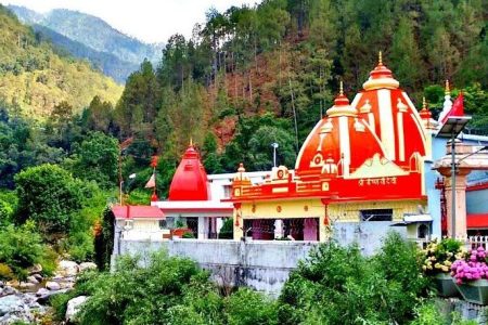 कैंची धाम मंदिर: नीम करौली बाबा जी का प्रसिद्ध आश्रम